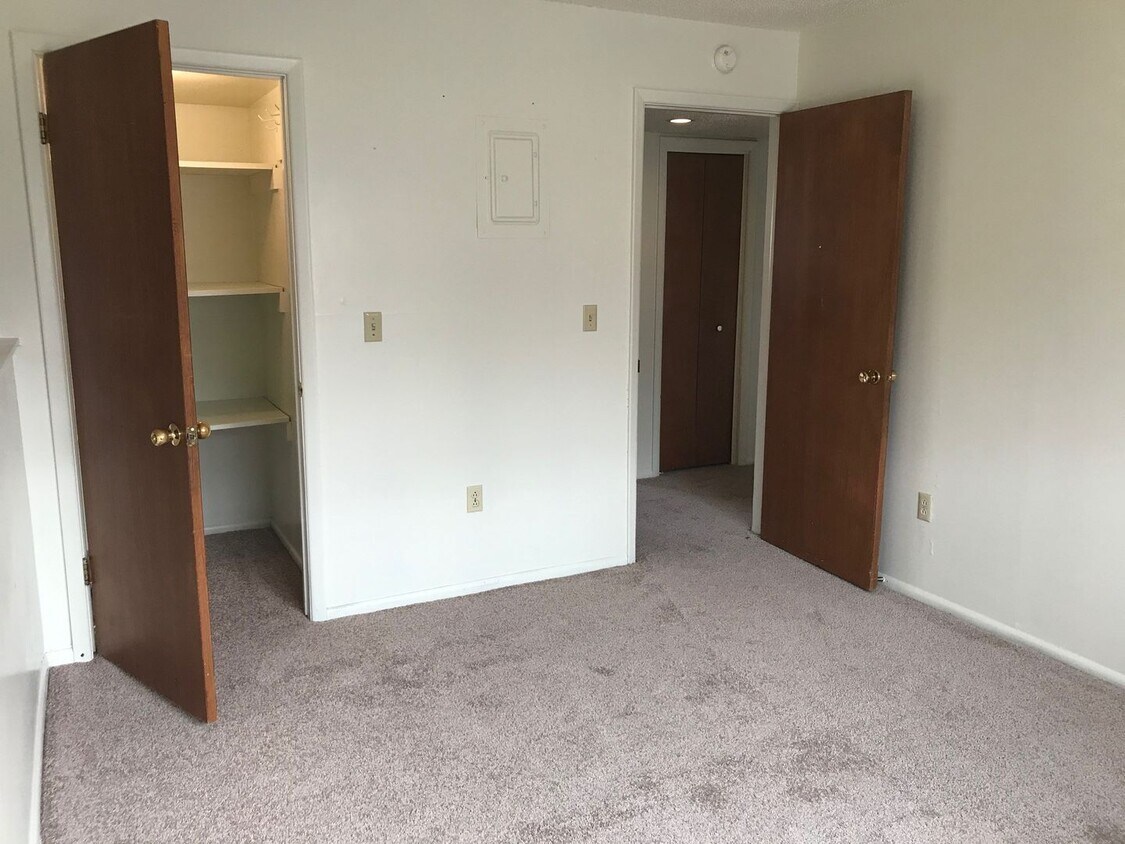 Foto principal - Move-In Today 2 Bedroom 1 Bathroom Apartment Close to Campus!