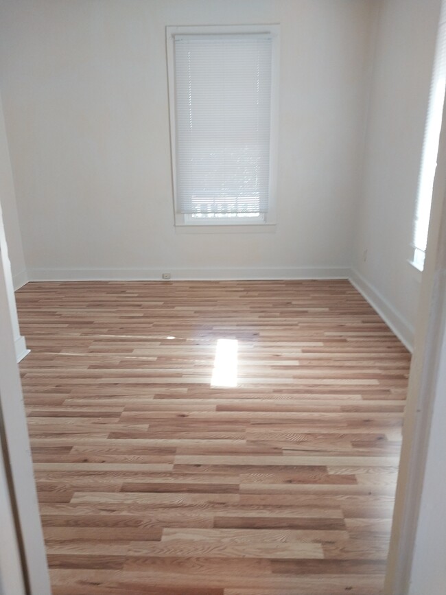 Front bedroom - 321 N Main St