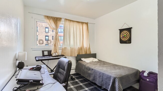 Foto del edificio - 7654 N Bosworth Ave