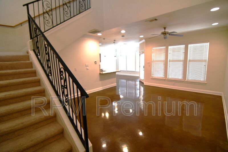 Foto principal - 8000 Stonelake Ave