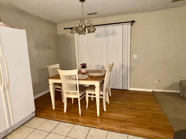 Building Photo - 300 Woodridge Cir