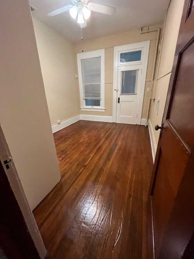 Dormitorio 2 - 420 Ash St
