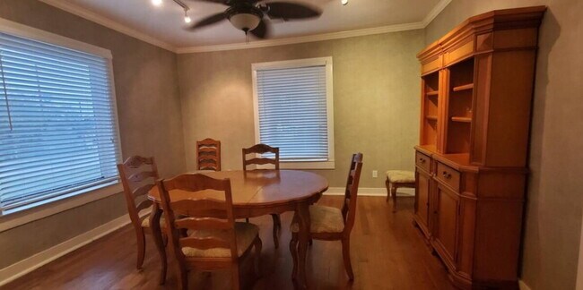 Foto del edificio - "Charming 2-Bedroom Home with Guest Suite ...