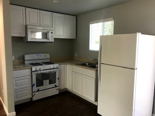 Cocina - 19723 Hiawatha St