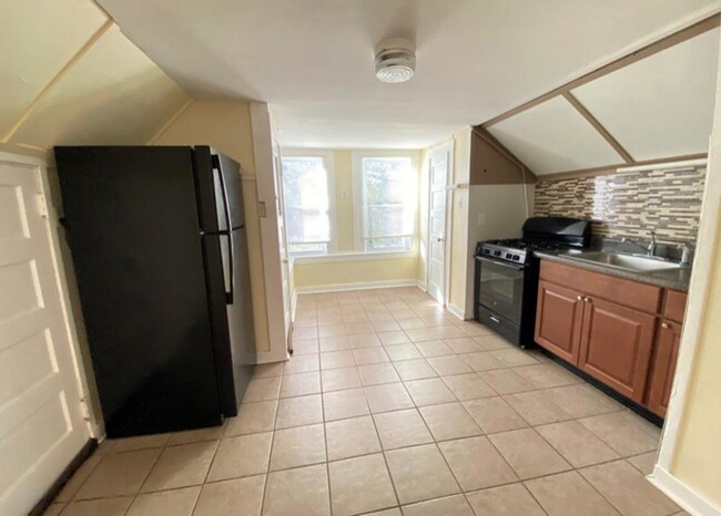 Foto del edificio - 377 Huntington Rd