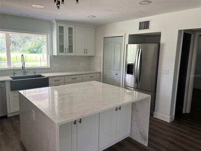 Foto del edificio - 7910 Kennedy Ln