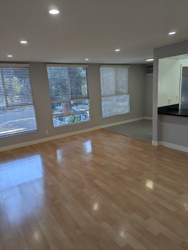 Foto del edificio - 7068 Lanewood Ave