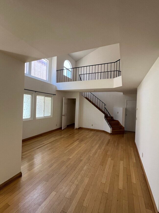 Building Photo - 820 Highland Ave
