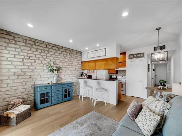 Building Photo - 401 E Pearl St