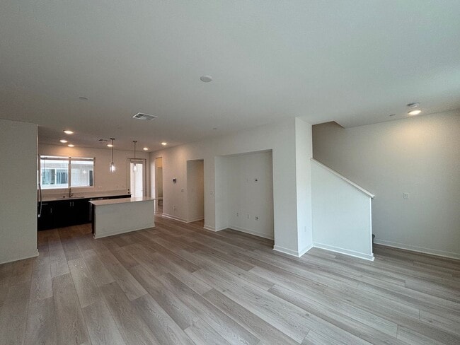 Foto del edificio - Beautiful 3BD/2.5BA Townhouse in San Ysidro W/ W/D, A/C, 2-Car Garage, Balcony, and Community Parks!