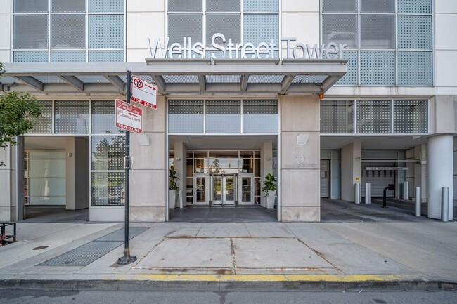 Building Photo - 701 S Wells St