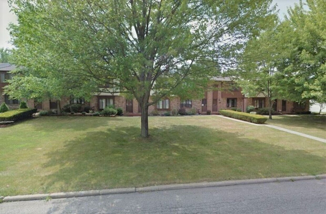 1414 Maplecrest Dr, Youngstown, OH 44515 Condo for Rent in Youngstown