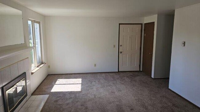 Building Photo - Cozy 2 Bedroom  Apt. Pet friendly, Federal...