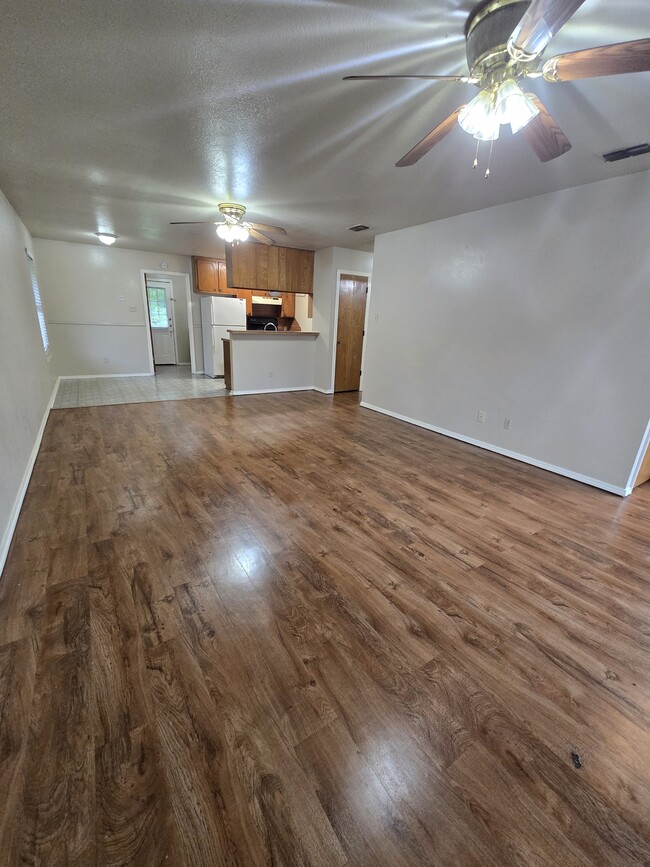 Building Photo - 16044 Pawnee Dr