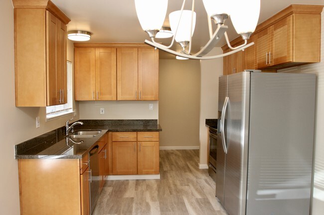 Building Photo - 943 Miramonte Ave