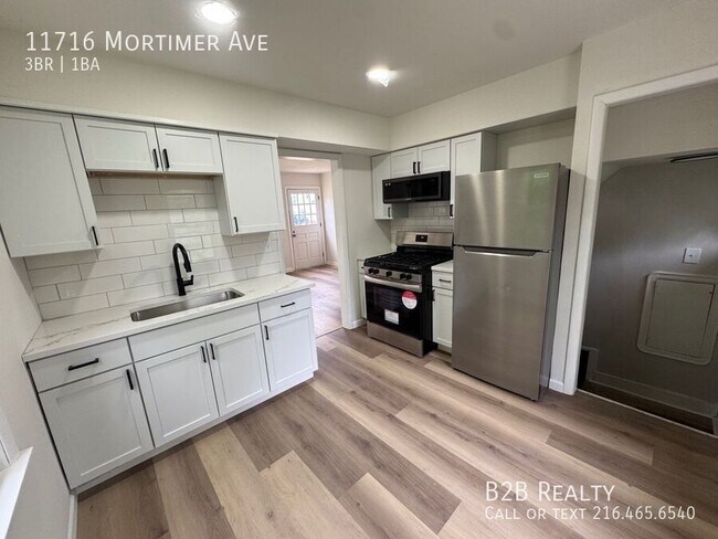Foto del edificio - 11716 Mortimer Ave