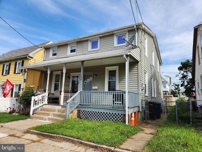 Building Photo - 126 Paine St
