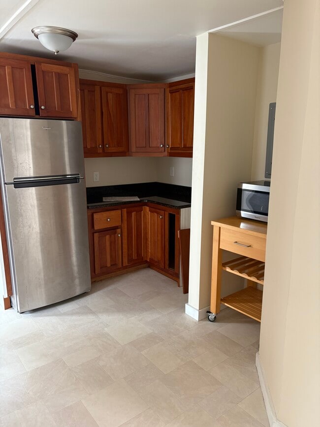 Building Photo - 94 Main St