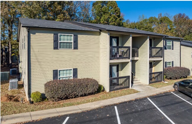 Building Photo - Find Your Perfect Home at Phoenix City Apa...