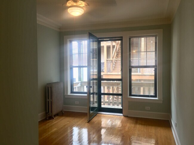 Foto del edificio - 1126 W Pratt Blvd