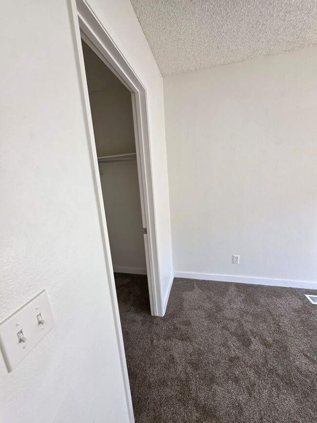 Foto del edificio - Updated 2 Bedroom, 1.5 Bath Townhouse-Styl...