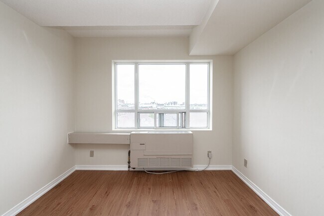 Building Photo - 333 Sidney Belsey Crescent