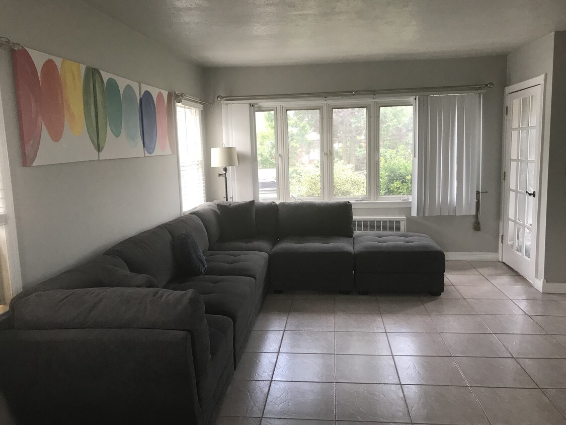 Foto principal - 63 Birchwood Dr S
