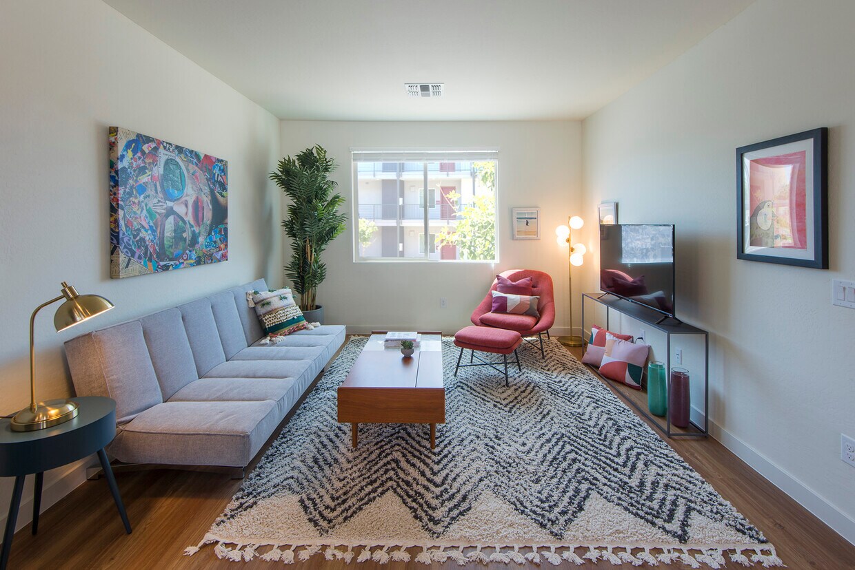 Grayson on the Rail Apartments in Phoenix, AZ