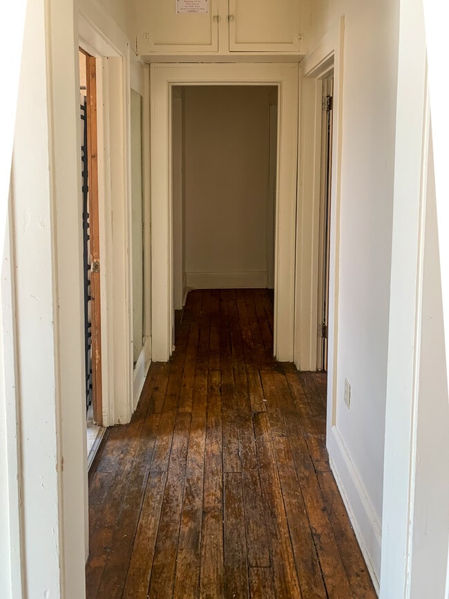 Building Photo - 906 Gompers Ave