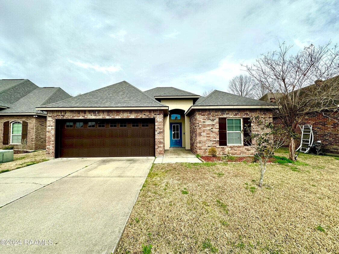 Primary Photo - 114 Clover Leaf Dr