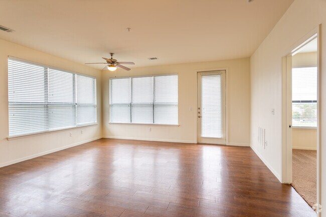 2HAB, 2BA - 1,079 ft² - Wildflower Terrace Senior Apartments