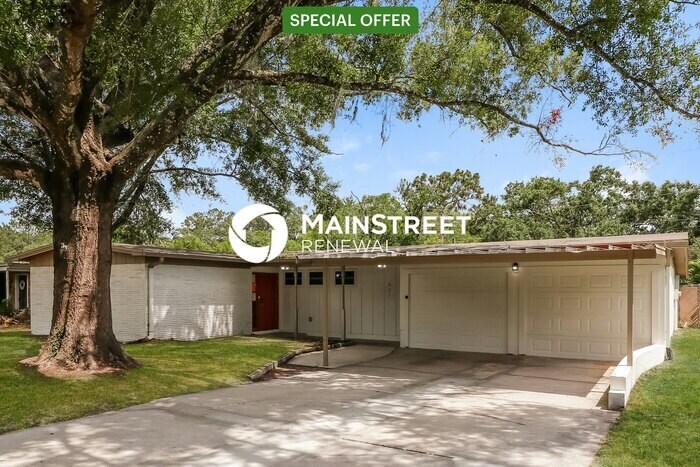 Foto principal - 827 E River Dr
