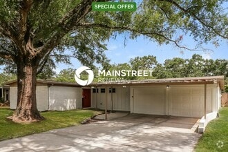 Building Photo - 827 E River Dr