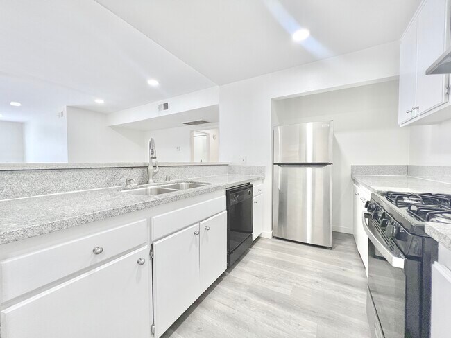 Foto del edificio - 7437 Haskell Ave
