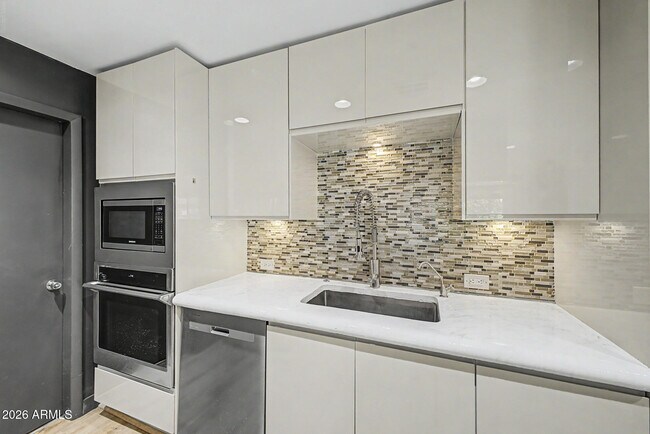Foto del edificio - 8219 E Valley View Rd