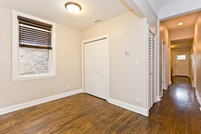 Foto del edificio - 4849 N Seeley Ave