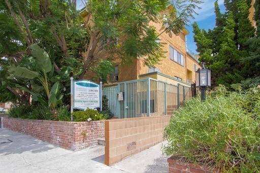 Building Photo - 1444 Centinela Ave