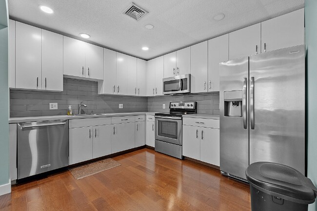 Foto del edificio - 1029 Pleasant St