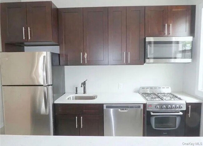 Foto del edificio - 210 New York Ave