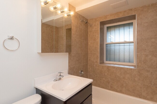 Foto del edificio - 6701 N. Glenwood
