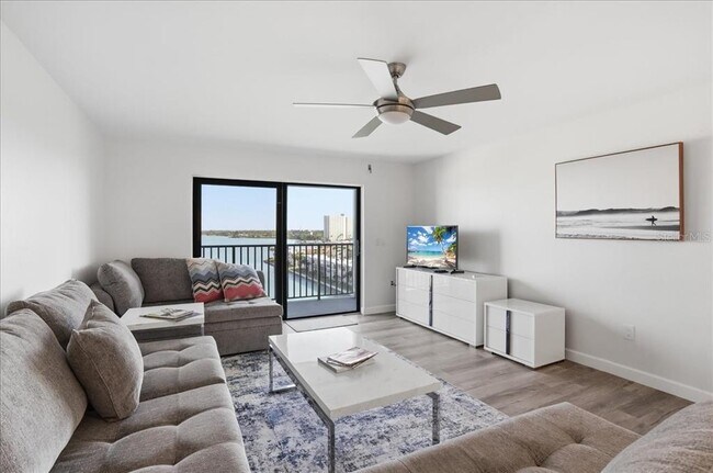 Foto del edificio - 7300 Sun Island Dr S
