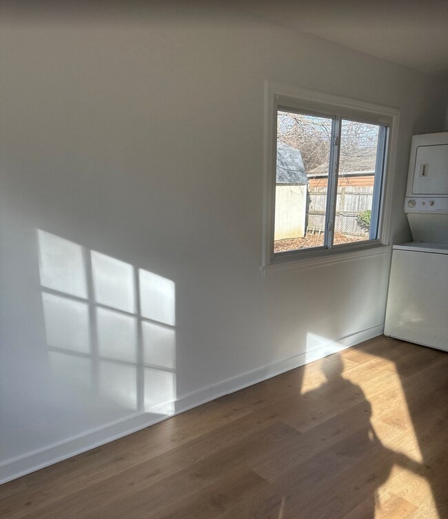 Building Photo - 637 Cosler Dr