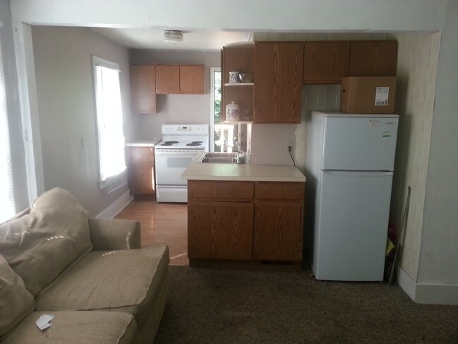 Building Photo - 614 Avon