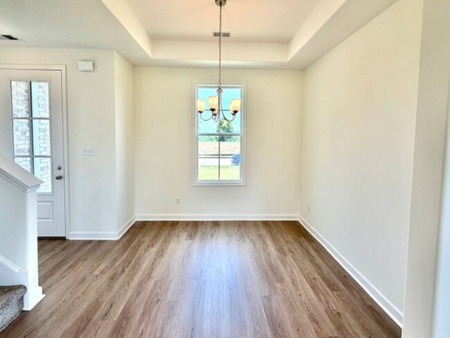 Foto del edificio - 165 Summer Rose Ln