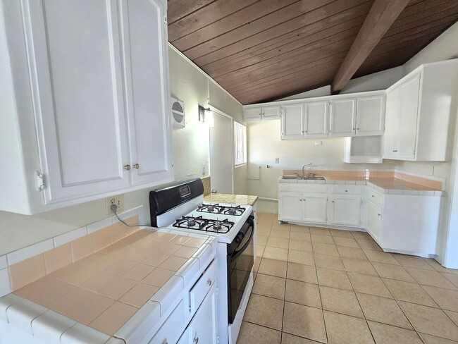 Foto del edificio - Charming 4-Bedroom Home in Palmdale – Move...