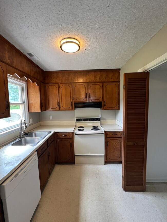 Foto del edificio - 112 Colonial Cir