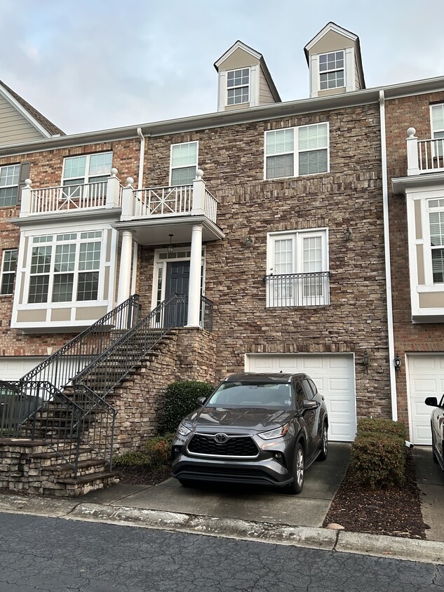 Foto principal - 11070 Skyway Dr