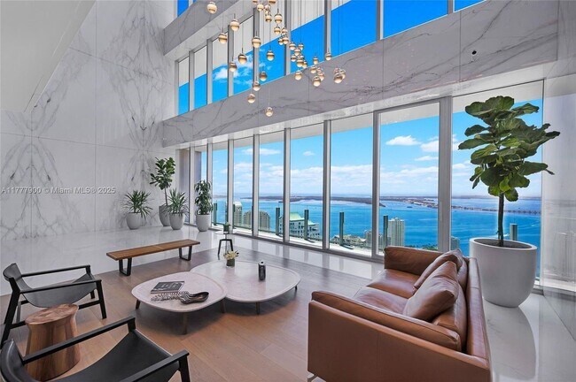 Foto del edificio - 300 Biscayne Boulevard Way