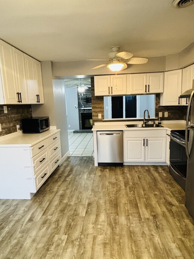 Foto del edificio - 478 Hill Meadow Dr
