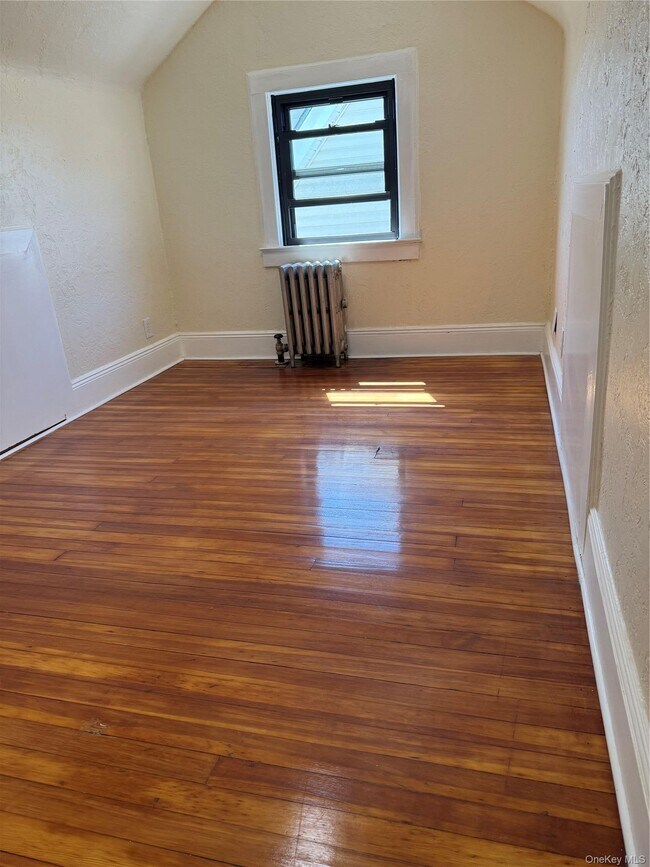 Foto del edificio - 89-28 207th St